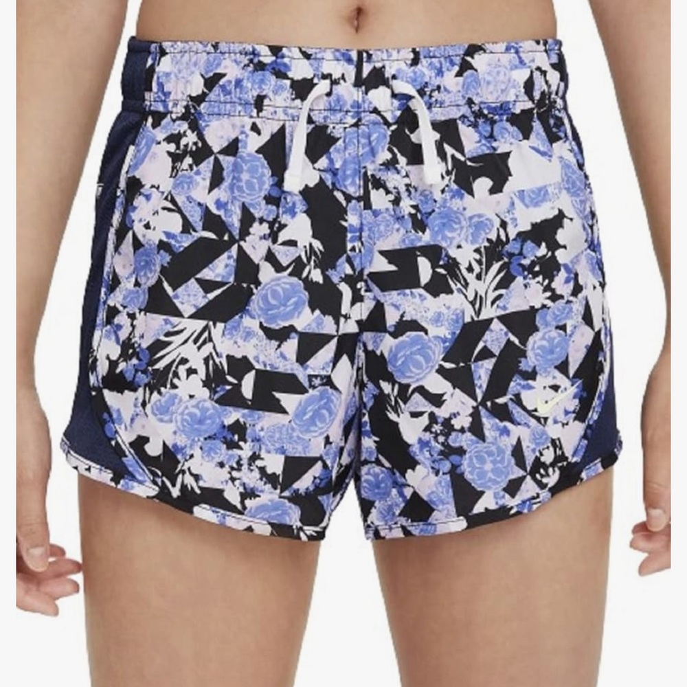 Nike sport short girl size M